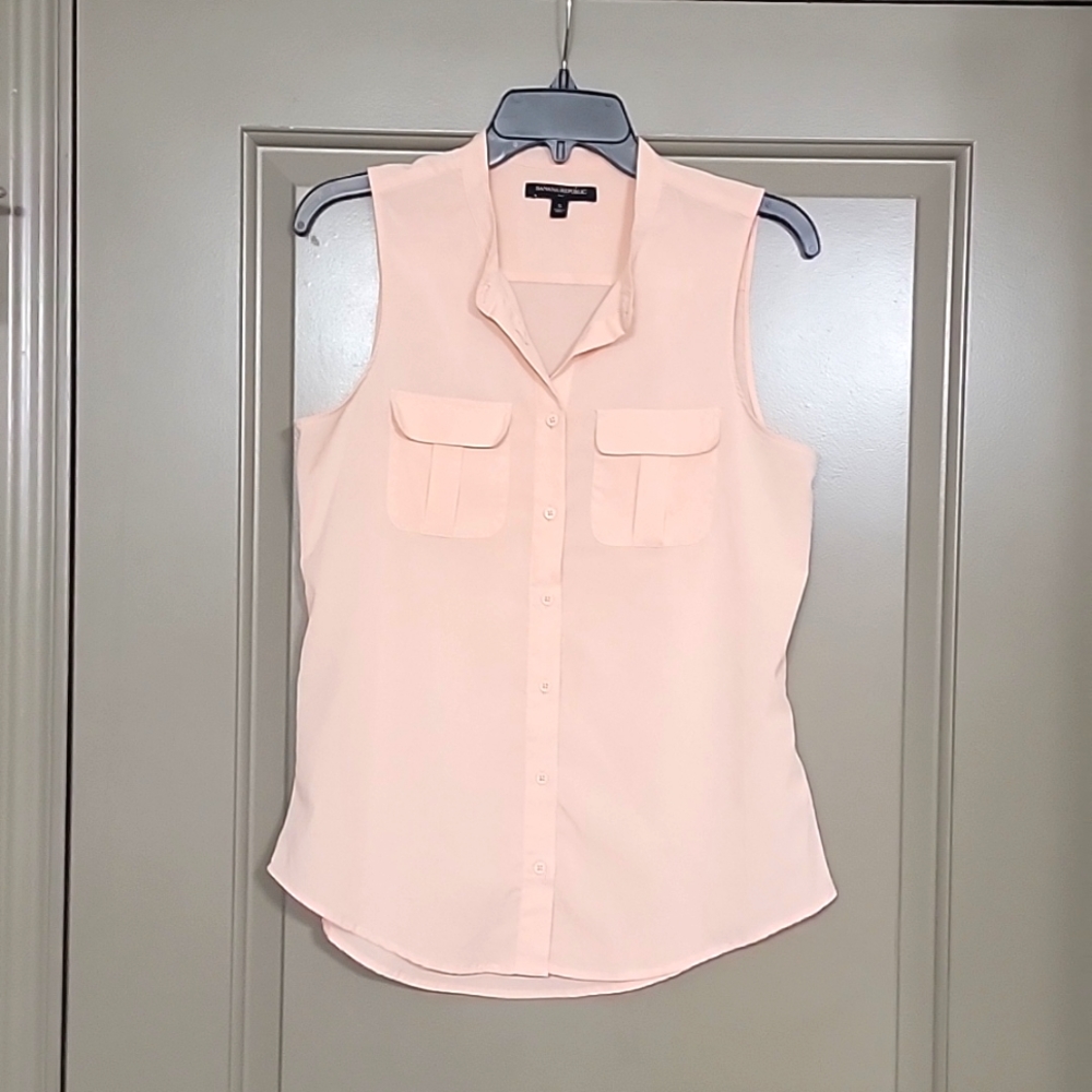 Peach 🍑 sleeveless blouse